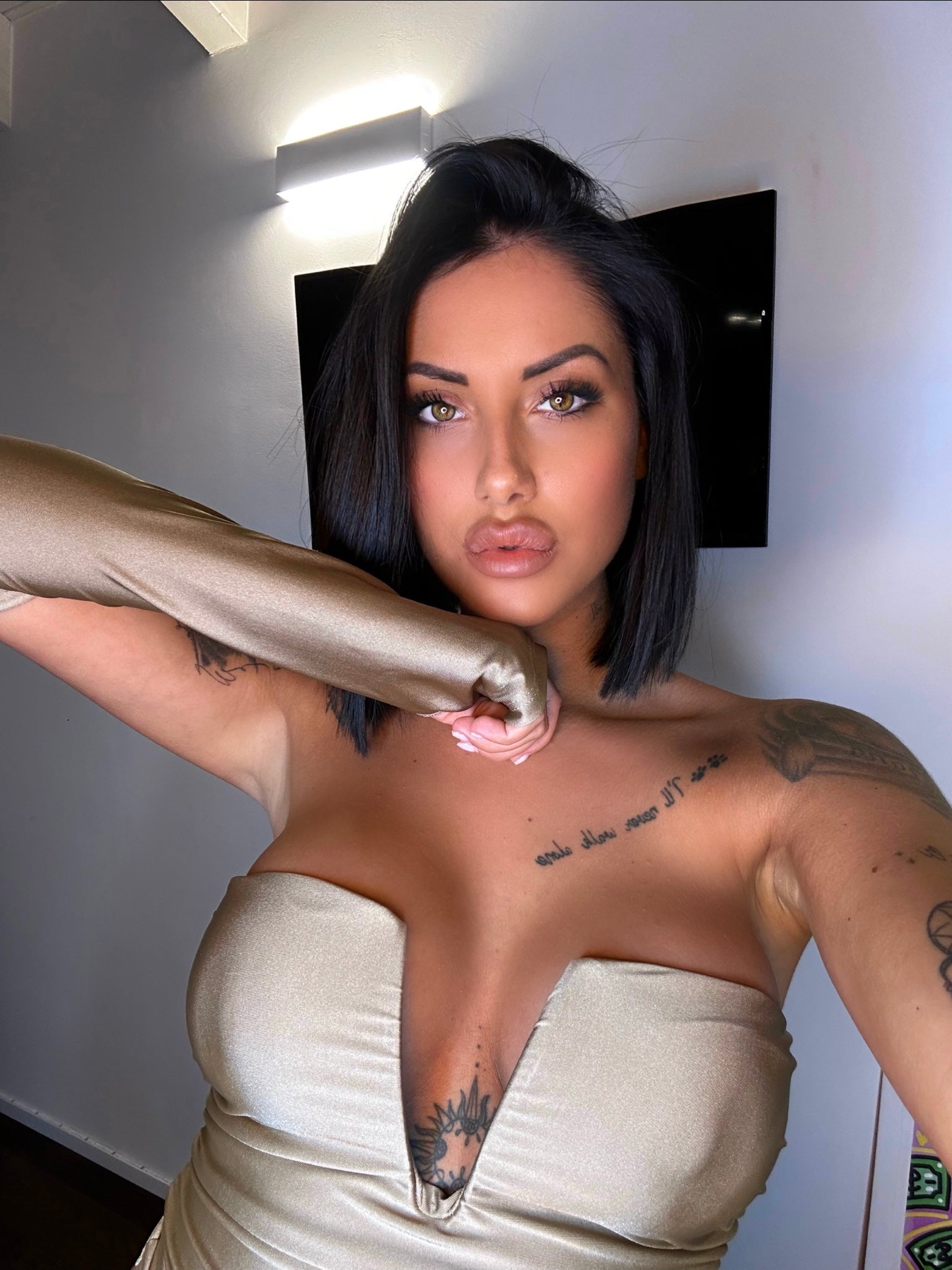Body gold con scollo a V e manicotti