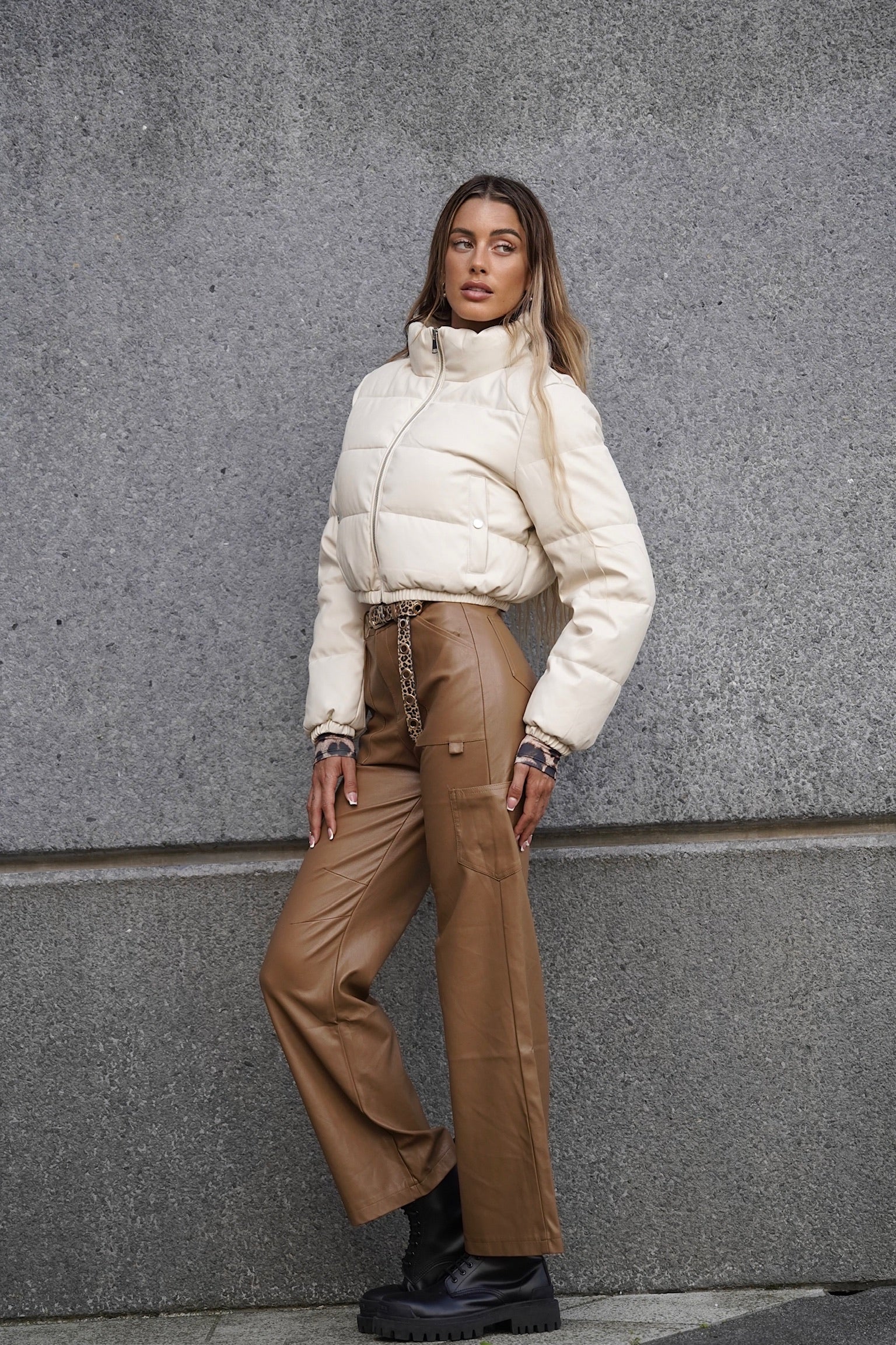 Pantalone cargo in ecopelle nude