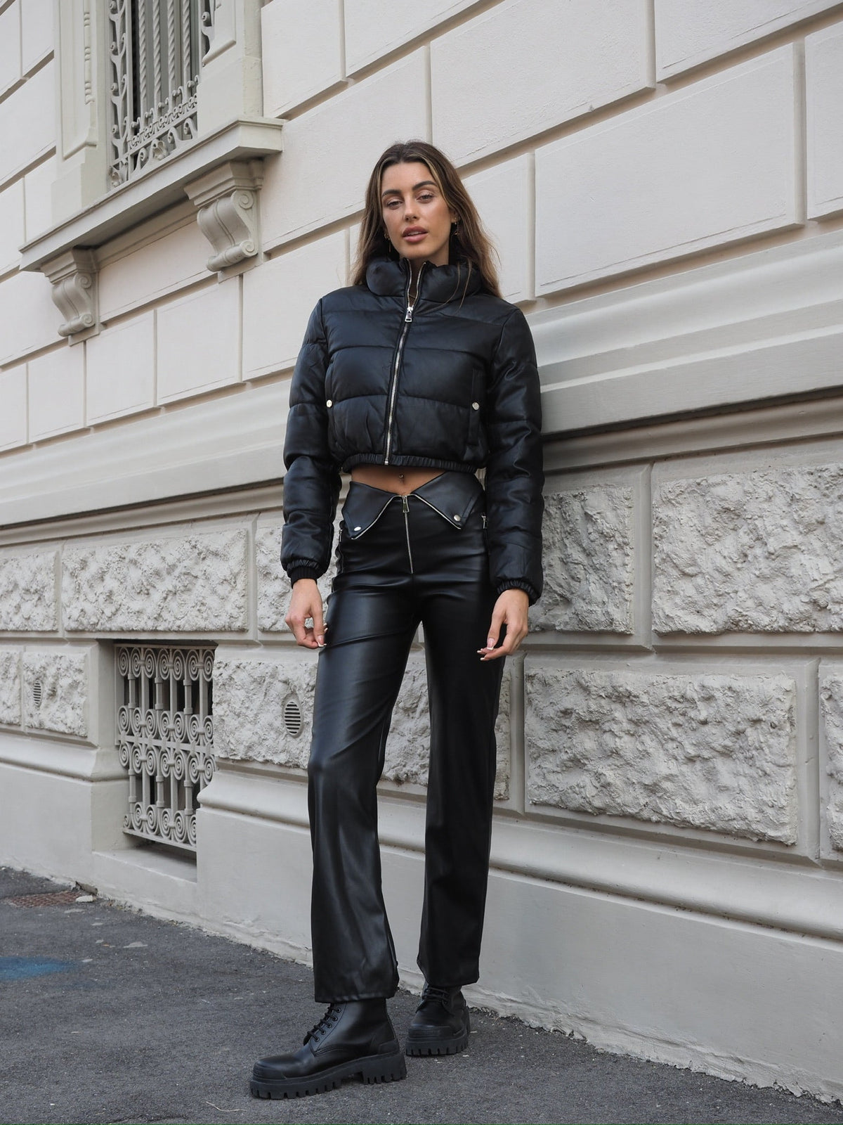 Pantalone in ecopelle con zip