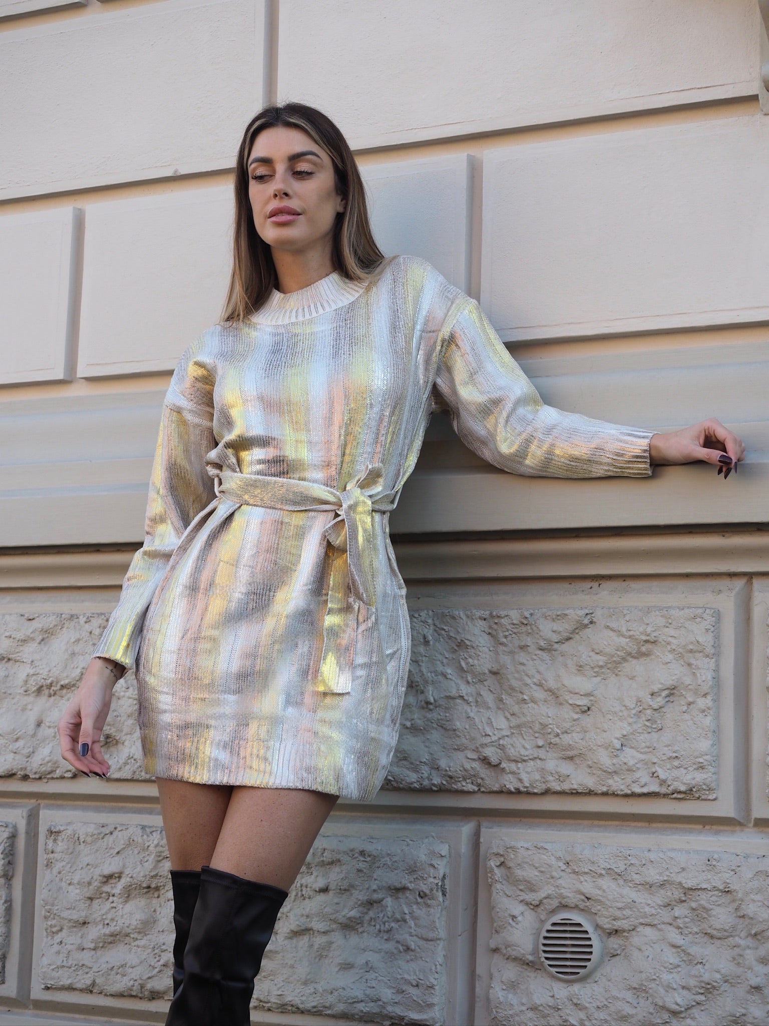 Abito in maglia gold con cintura