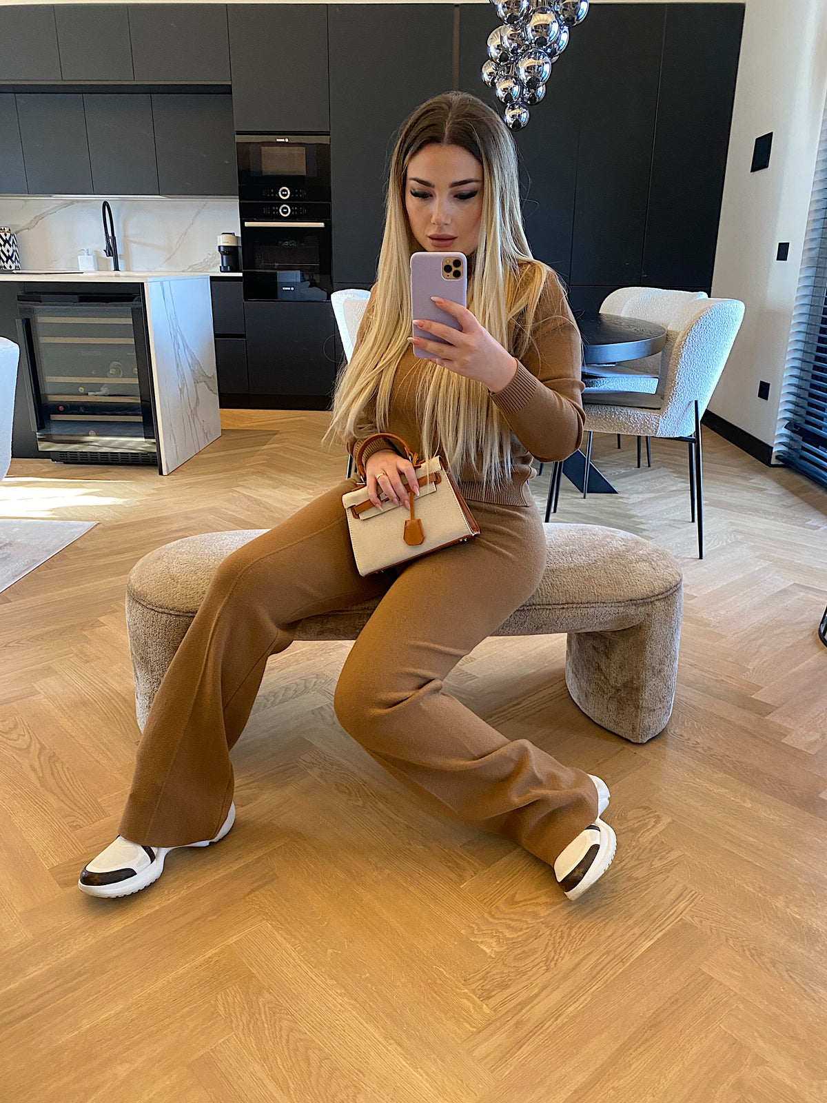 Completo basic maglia e pantalone Camel