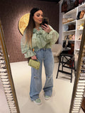 Jeans con strappi e borchiette