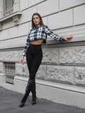 Camicia crop a quadri bianco nero grandi