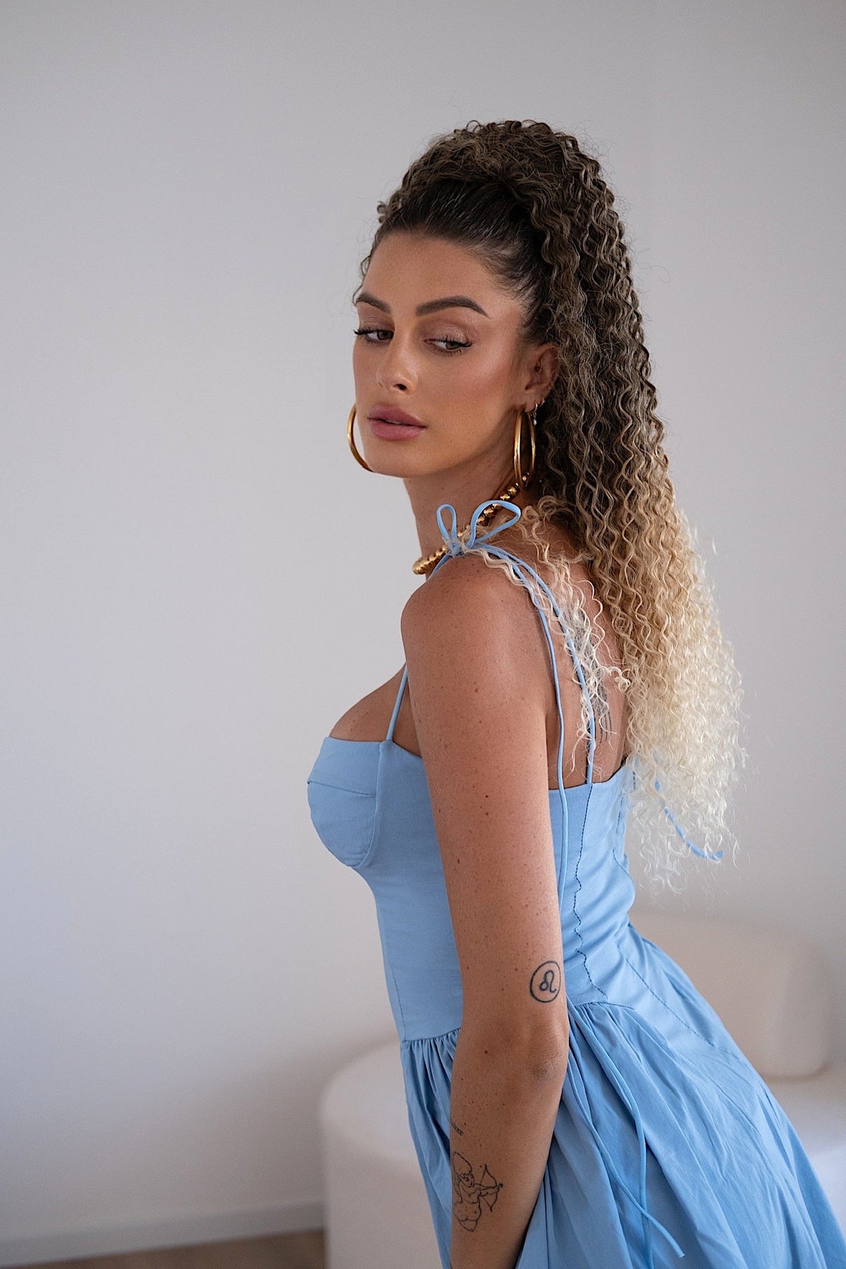 Coda #t2/27/613 Riccio afro con coulisse bionda degradè