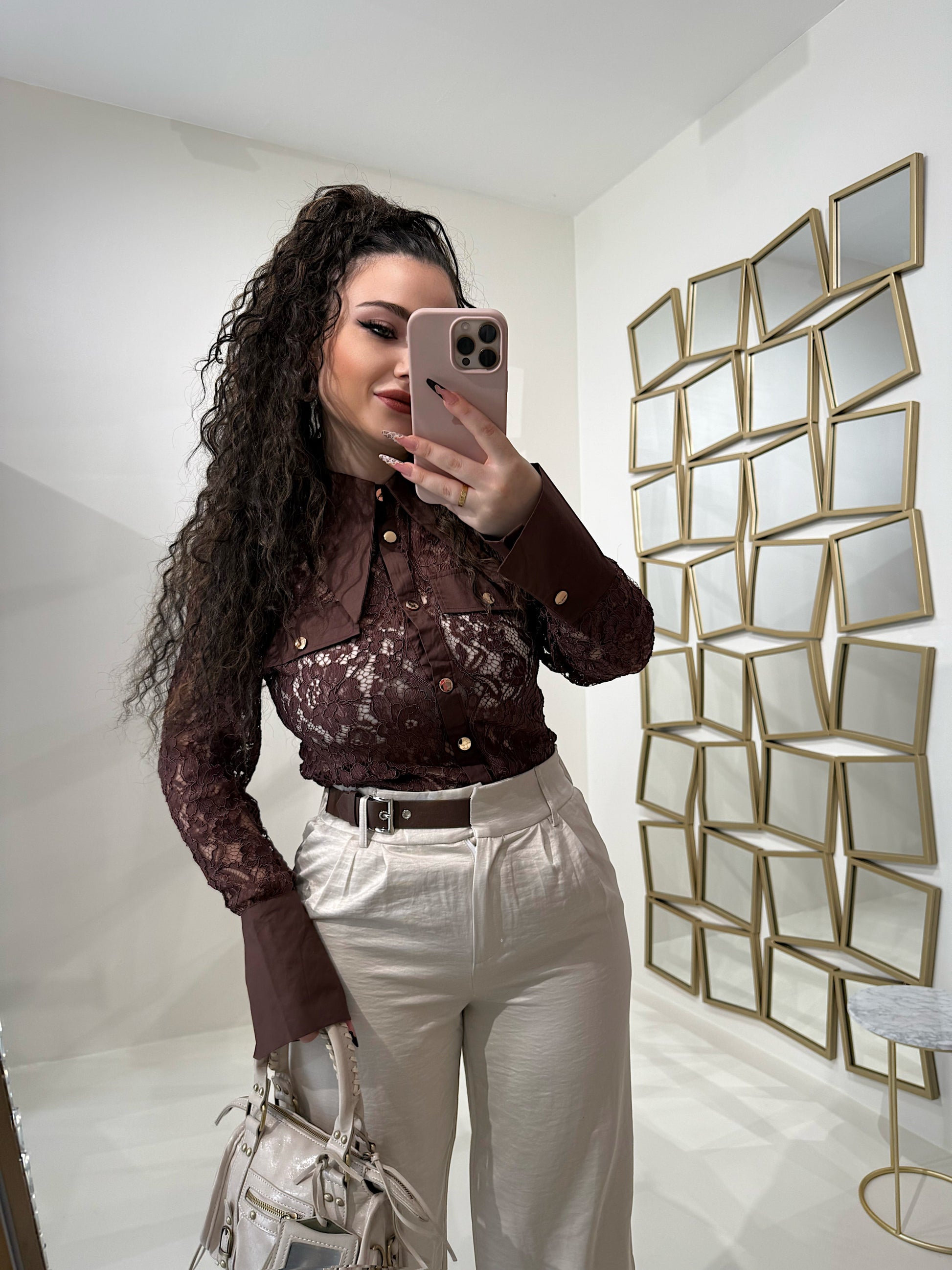 Pantalone con fibbia laterale