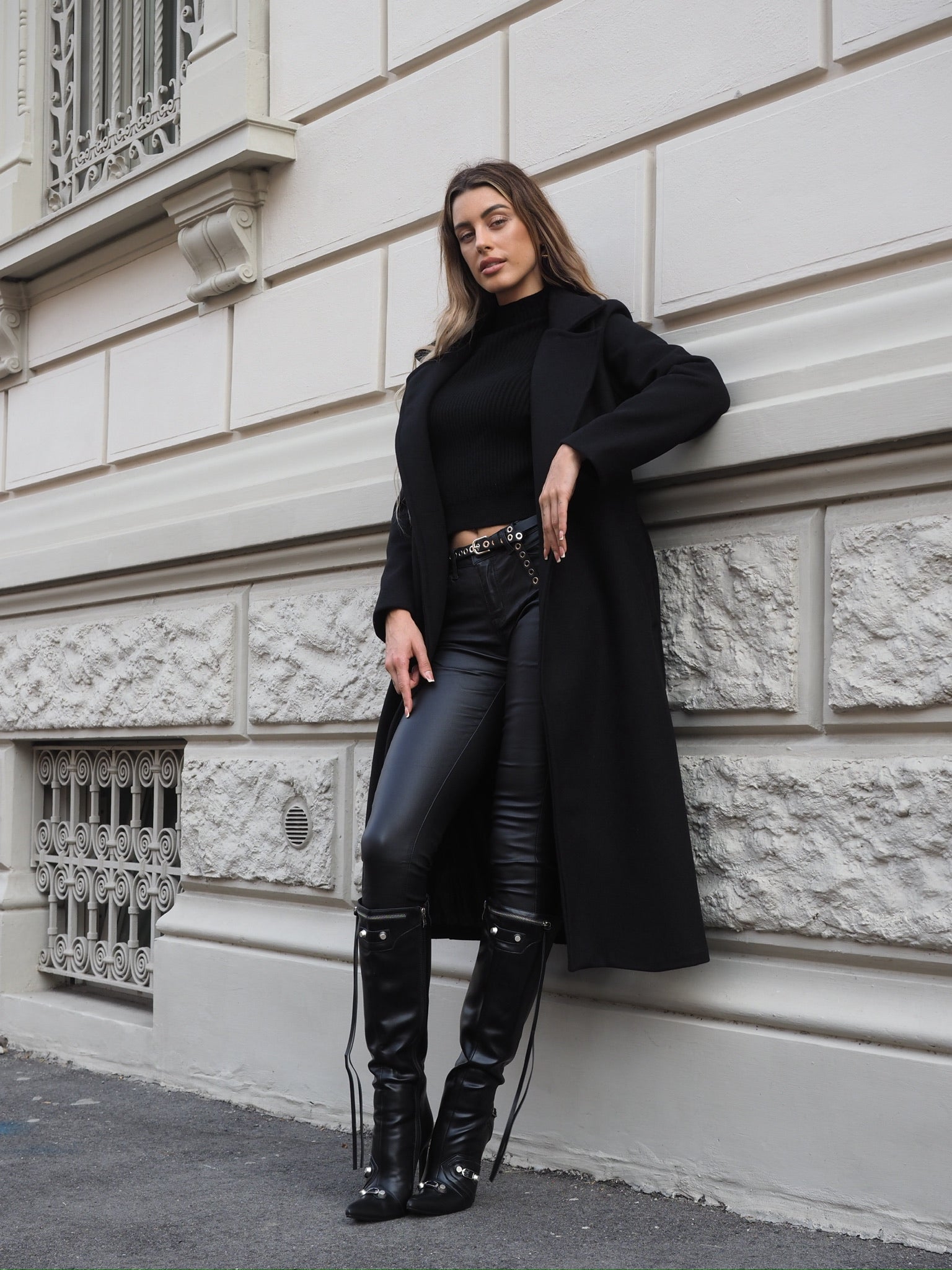 Cappotto nero con cintura