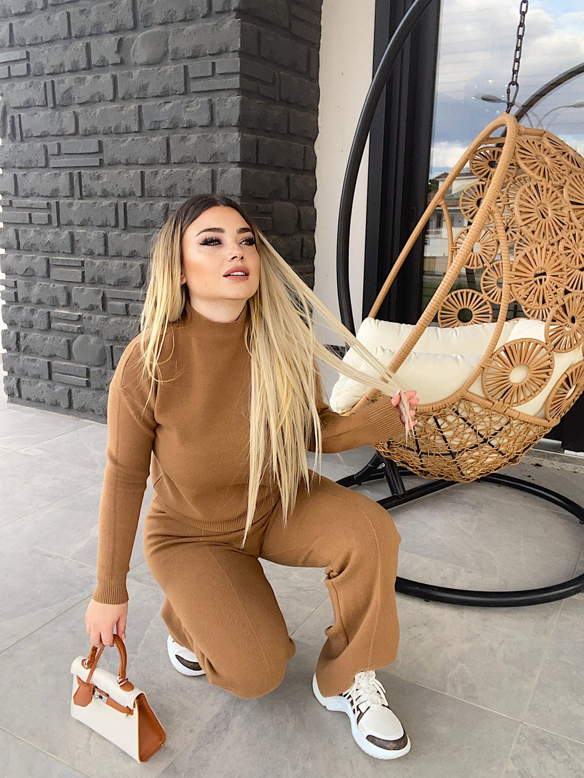 Completo basic maglia e pantalone Camel