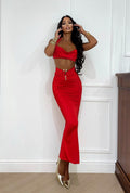 Completo top e gonna rosso con gioiello