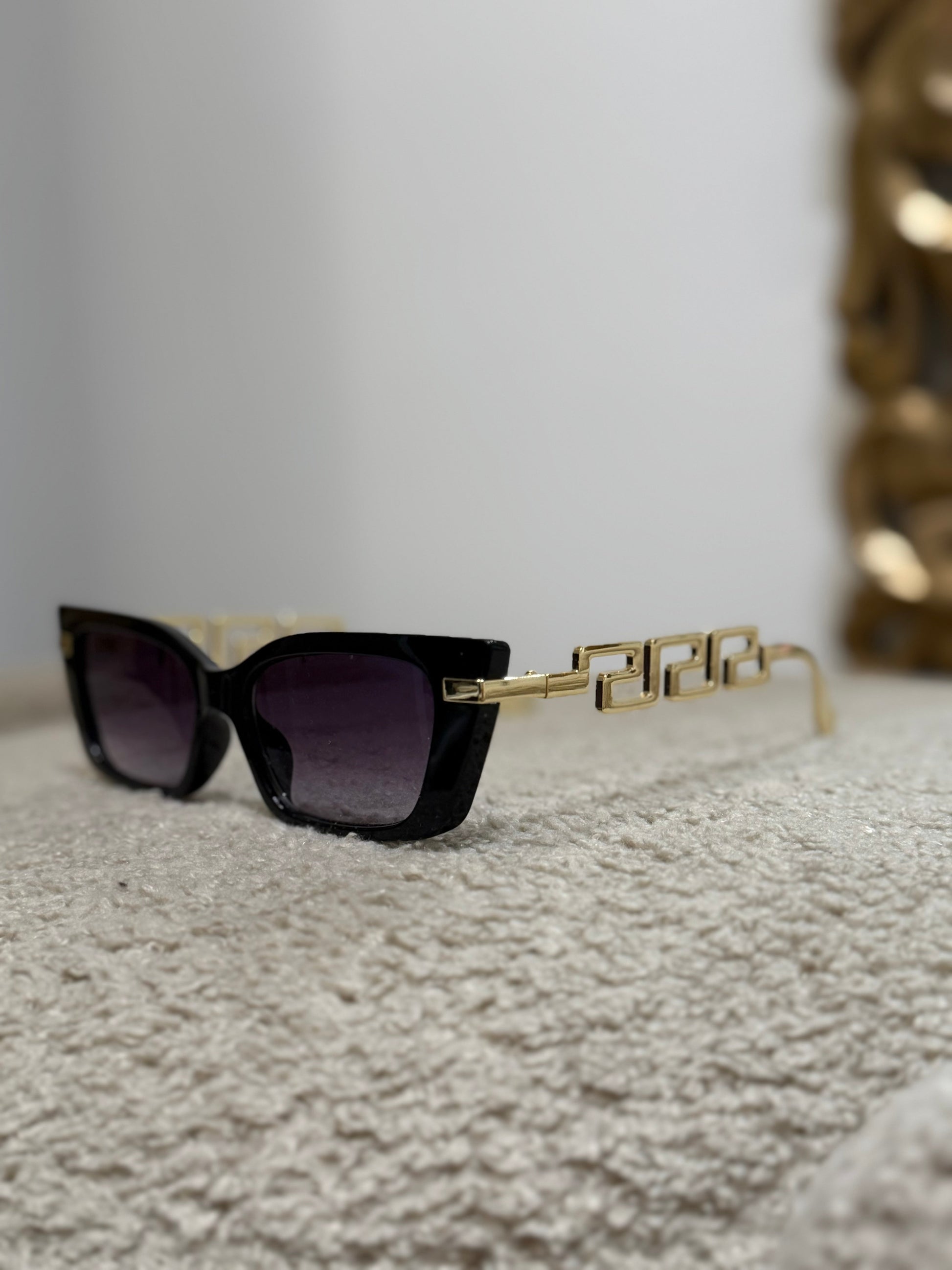 Occhiale nero cat stecche gold lenti sfumate