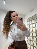 Pantalone con fibbia laterale