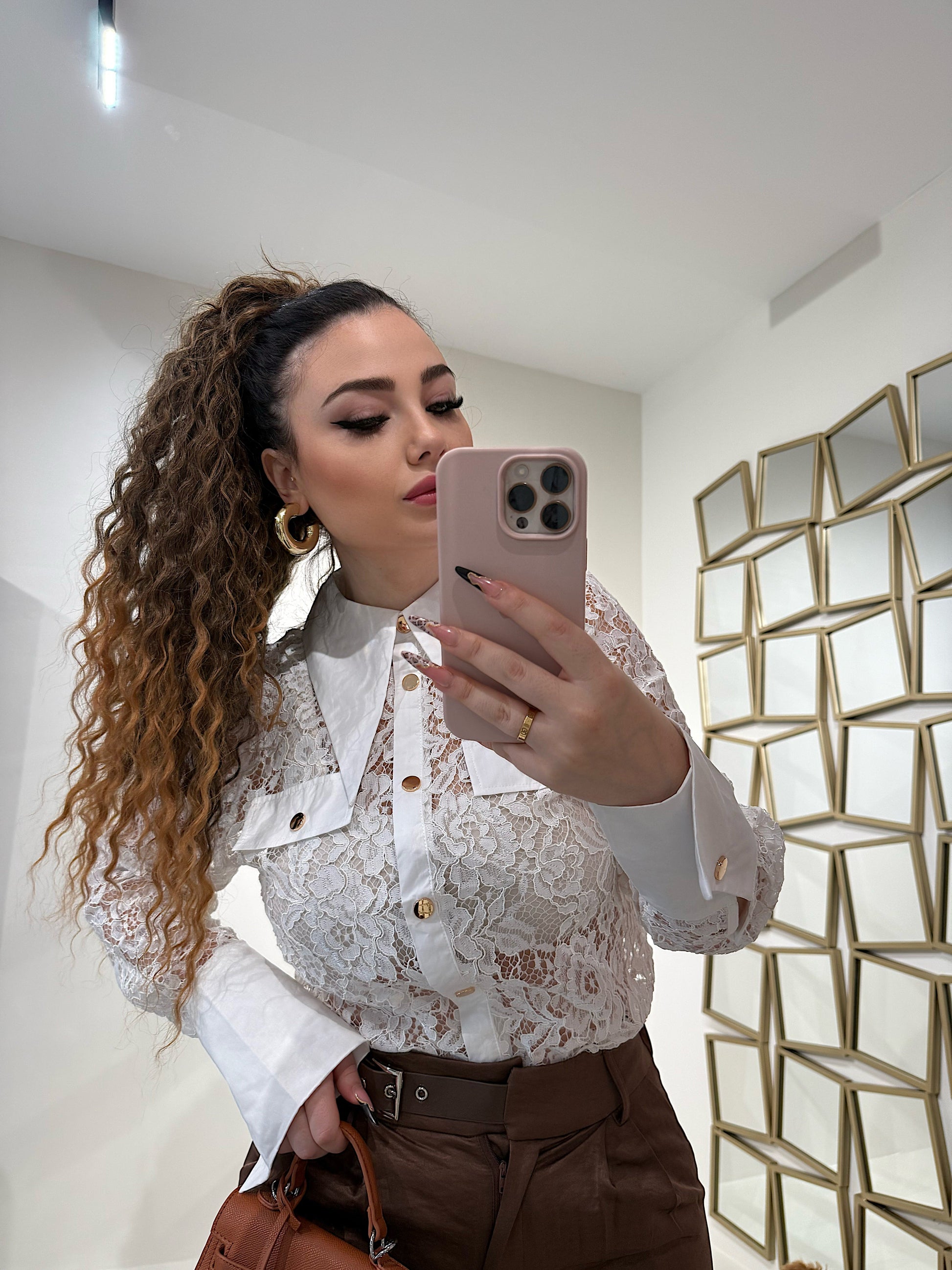 Pantalone con fibbia laterale