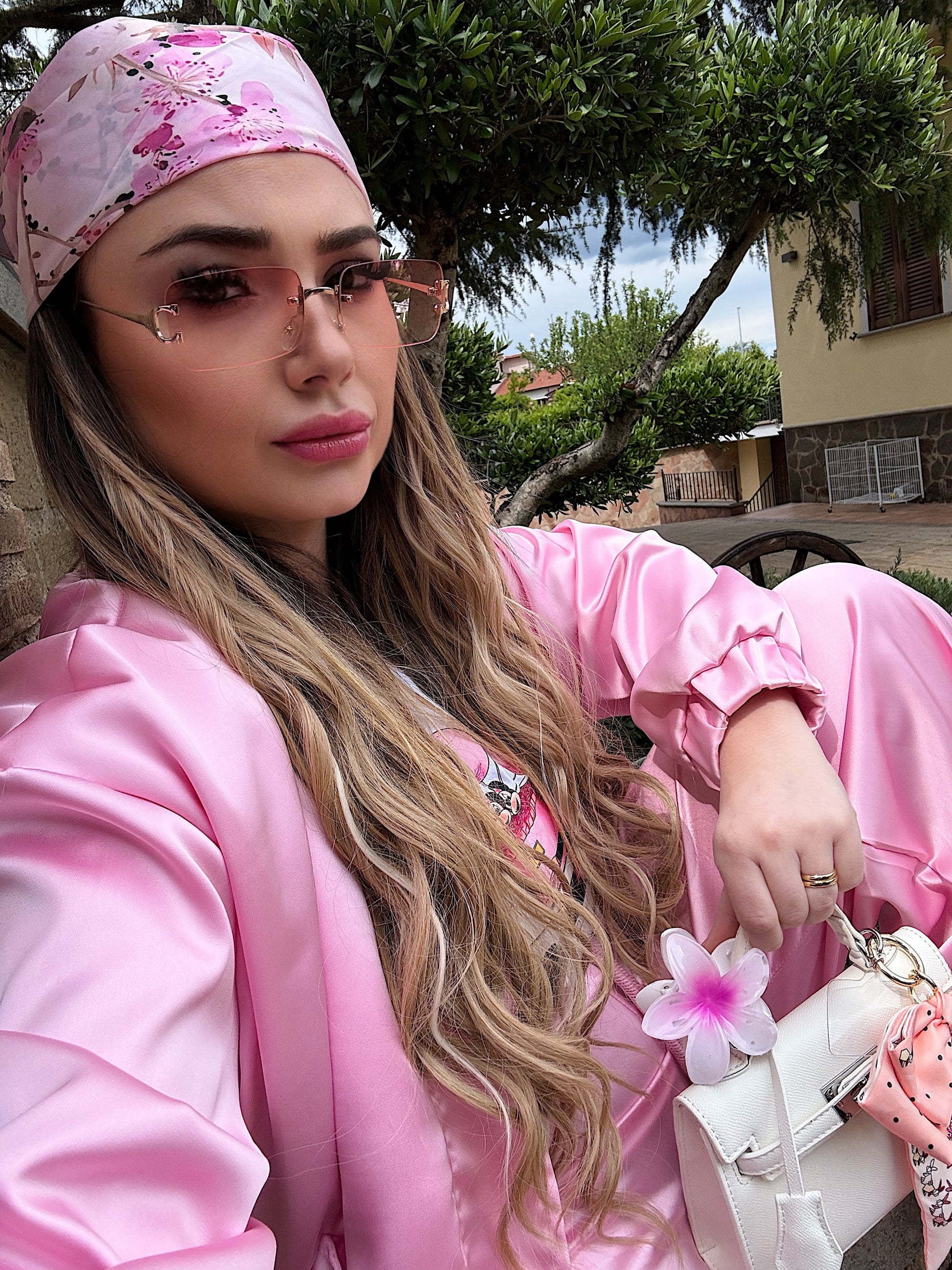 Bomber e pantalone rosa