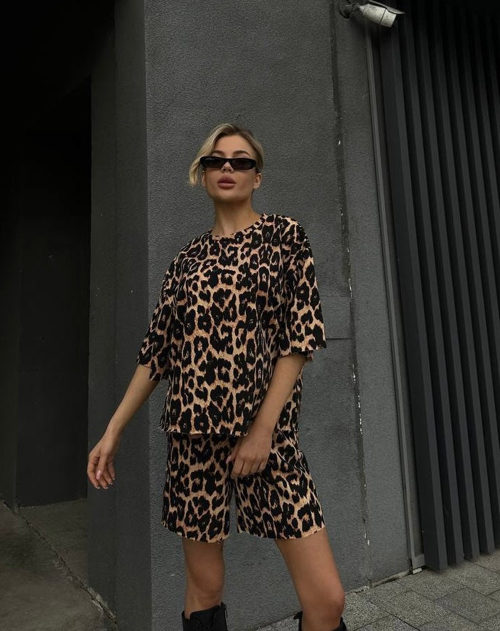 Due pezzi t-shirt e short animalier