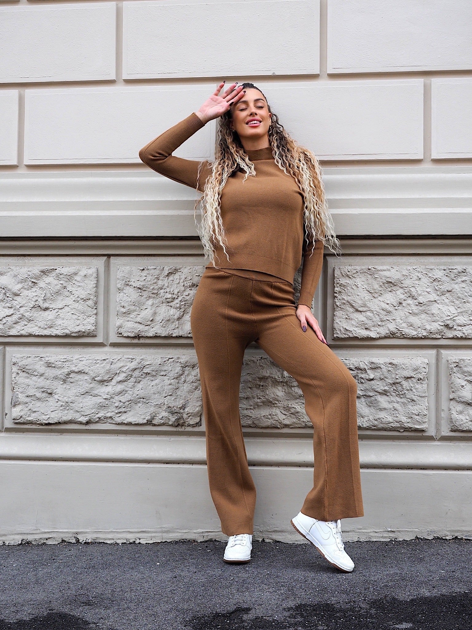 Completo basic maglia e pantalone Camel