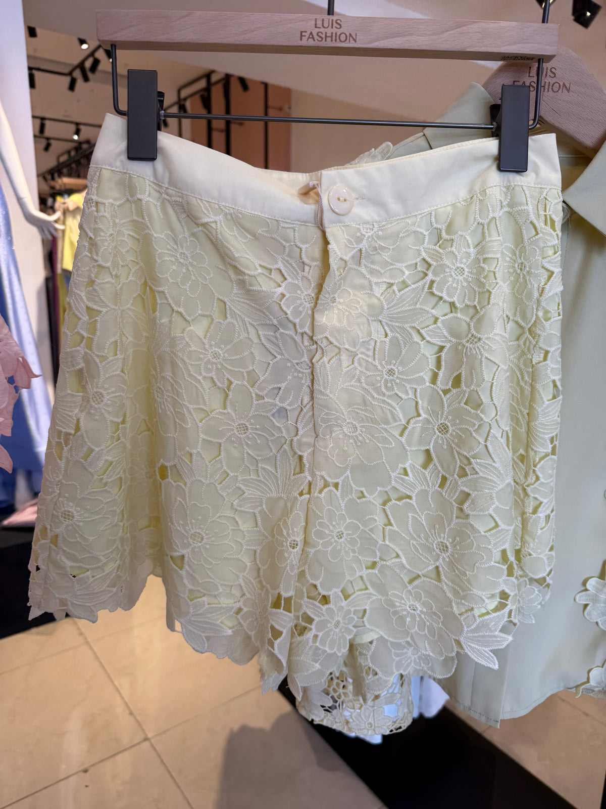 Set camicia e short giallo pastello