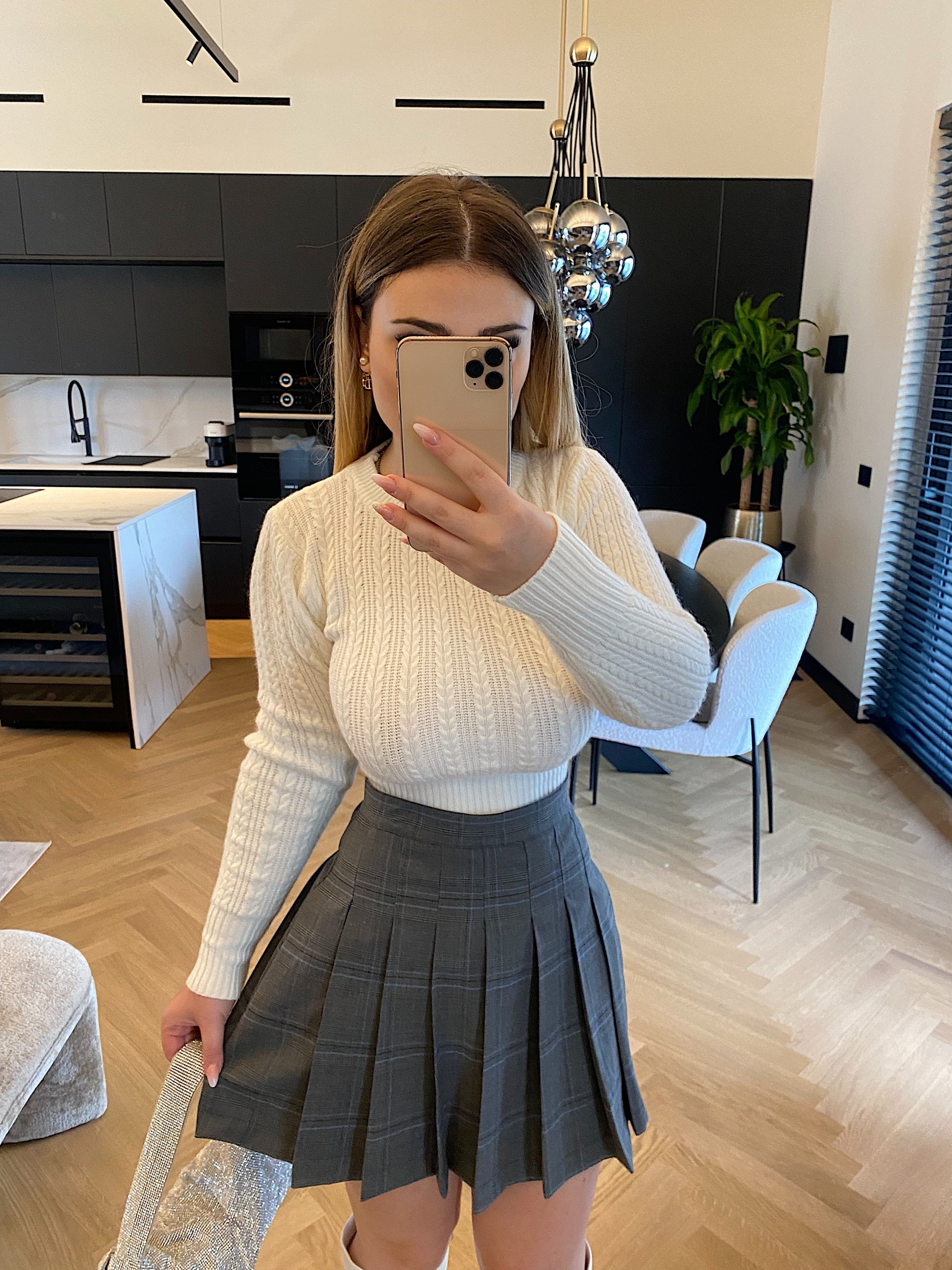 Maglioncino crop bianco a trecce