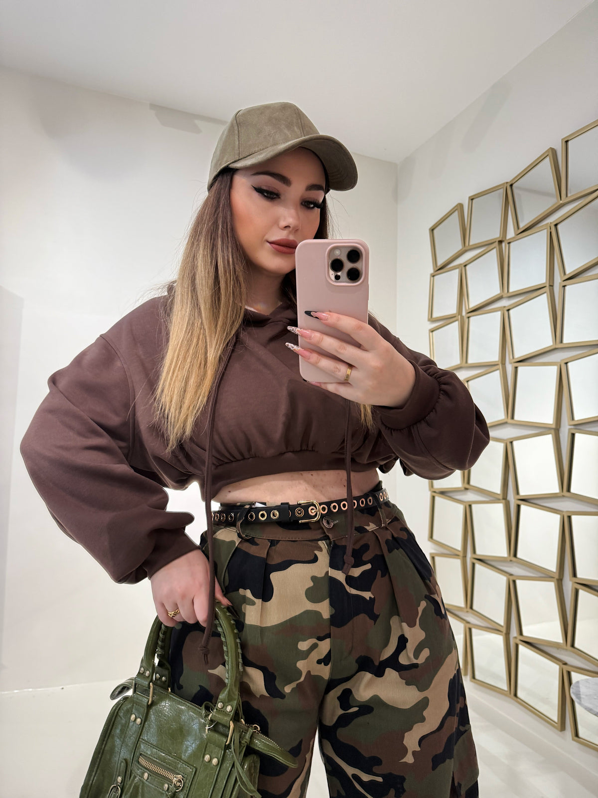 Cappello con visiera camoscio