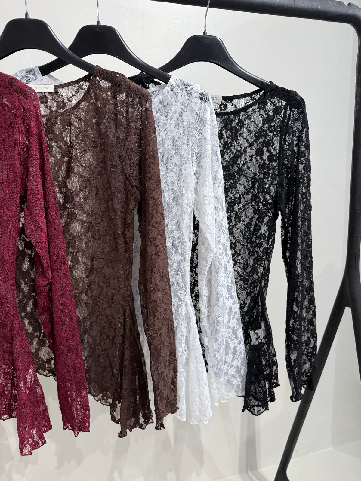 Maglia in pizzo obliqua