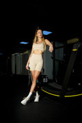 Completo fitness top e short sportivo beige