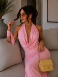 Abito rosa con laccio e scollo
