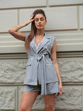 Completo smanicato e short grigio