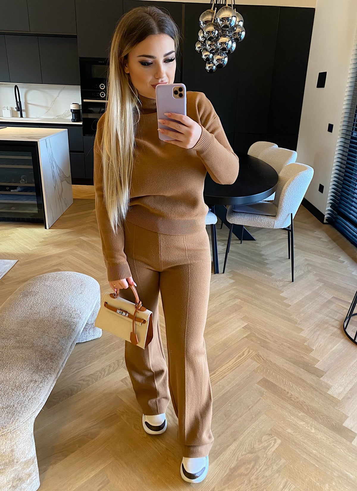 Completo basic maglia e pantalone Camel