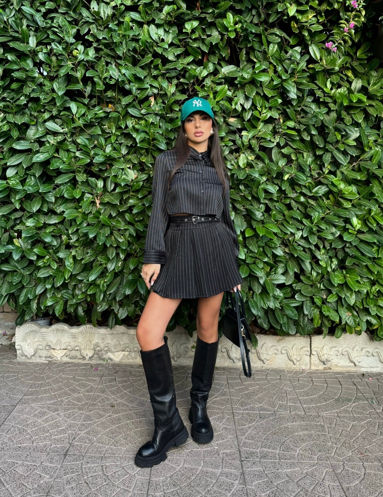 Completo camicia e gonna gessato nero