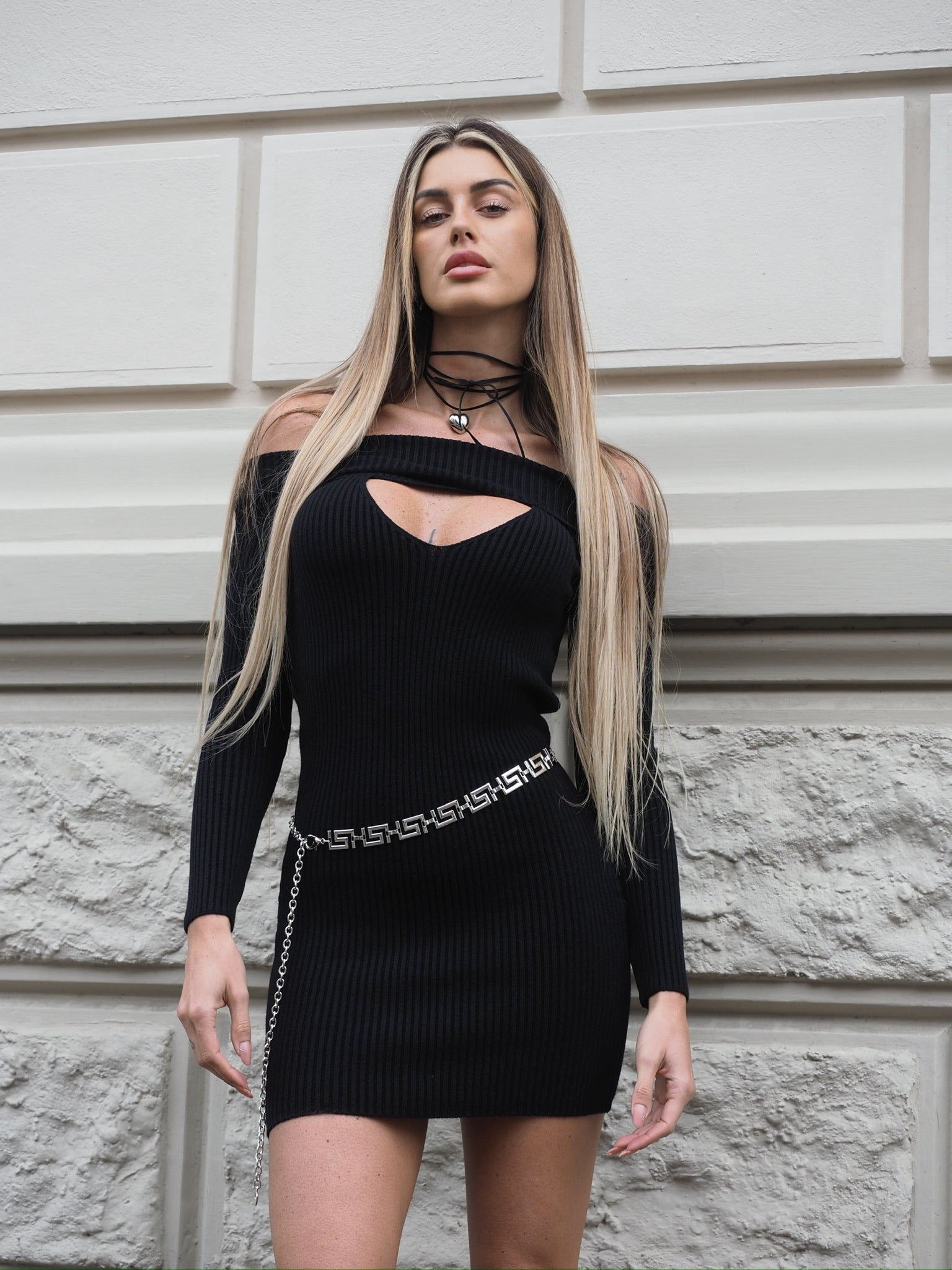 Abito in maglia nero scollo a barca
