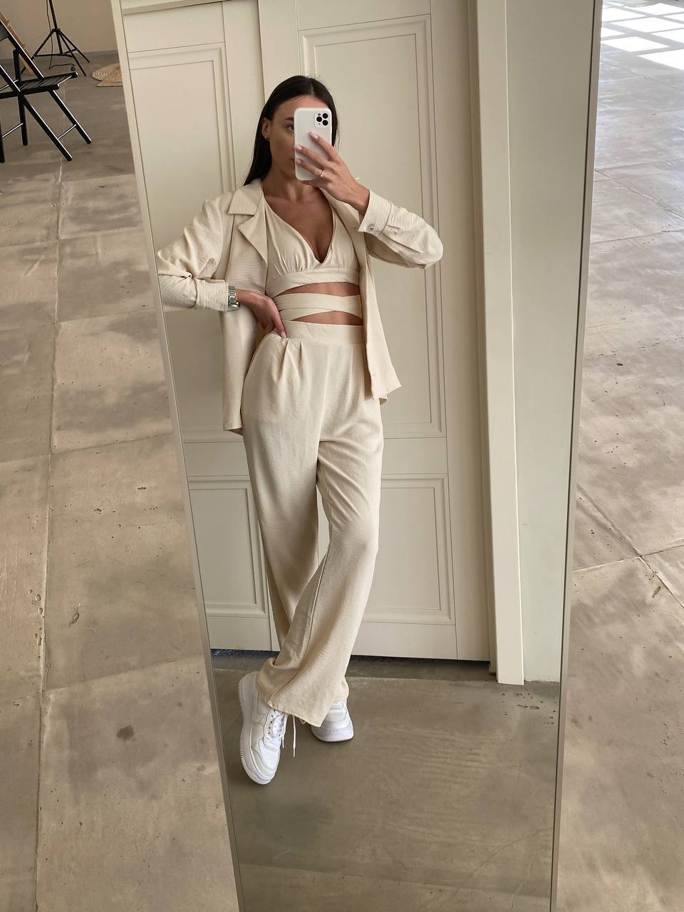 Set tre pezzi camicia top e pantalone beige