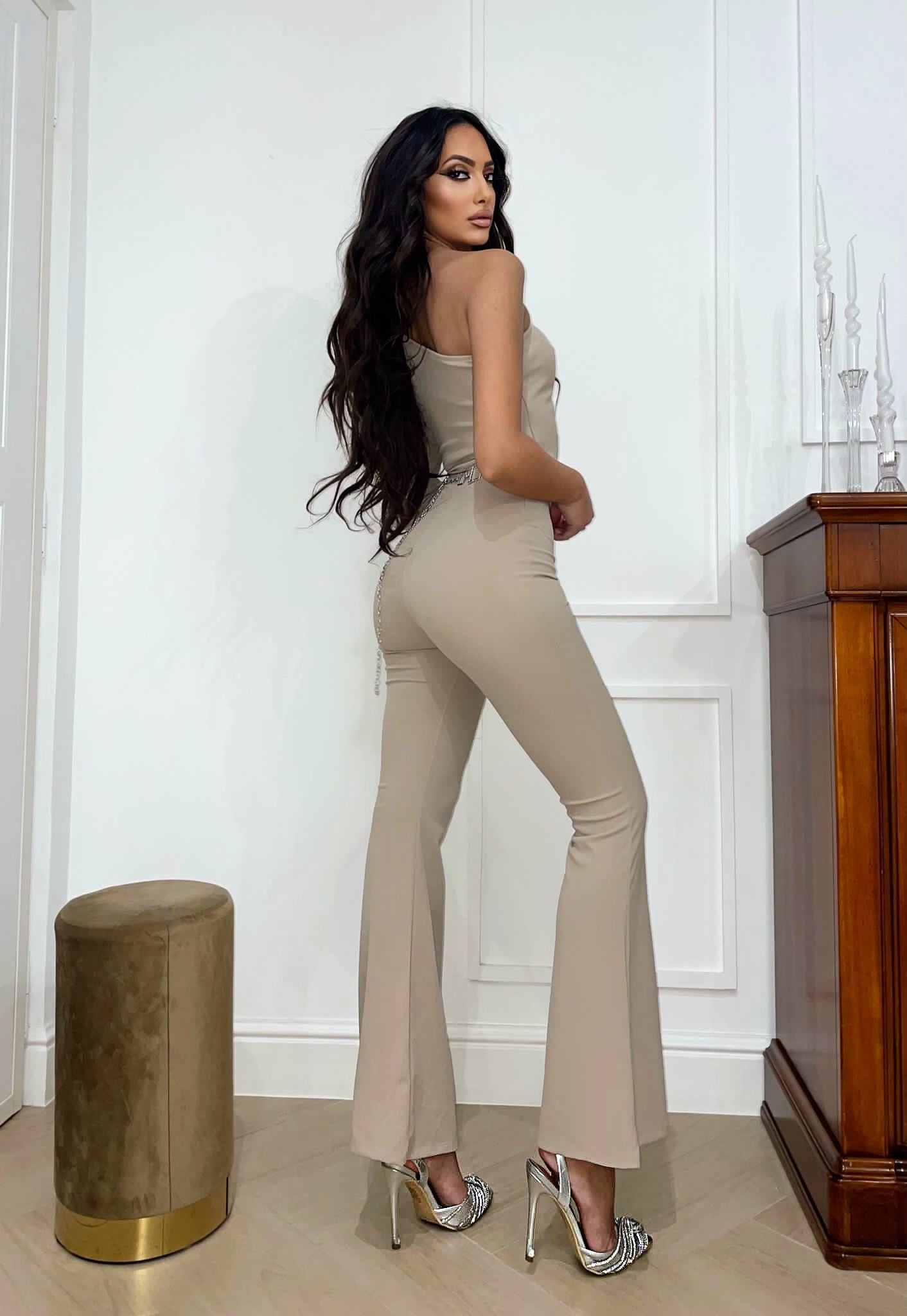 Tuta monospalla beige con oblò