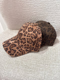 Cappello con visiera camoscio