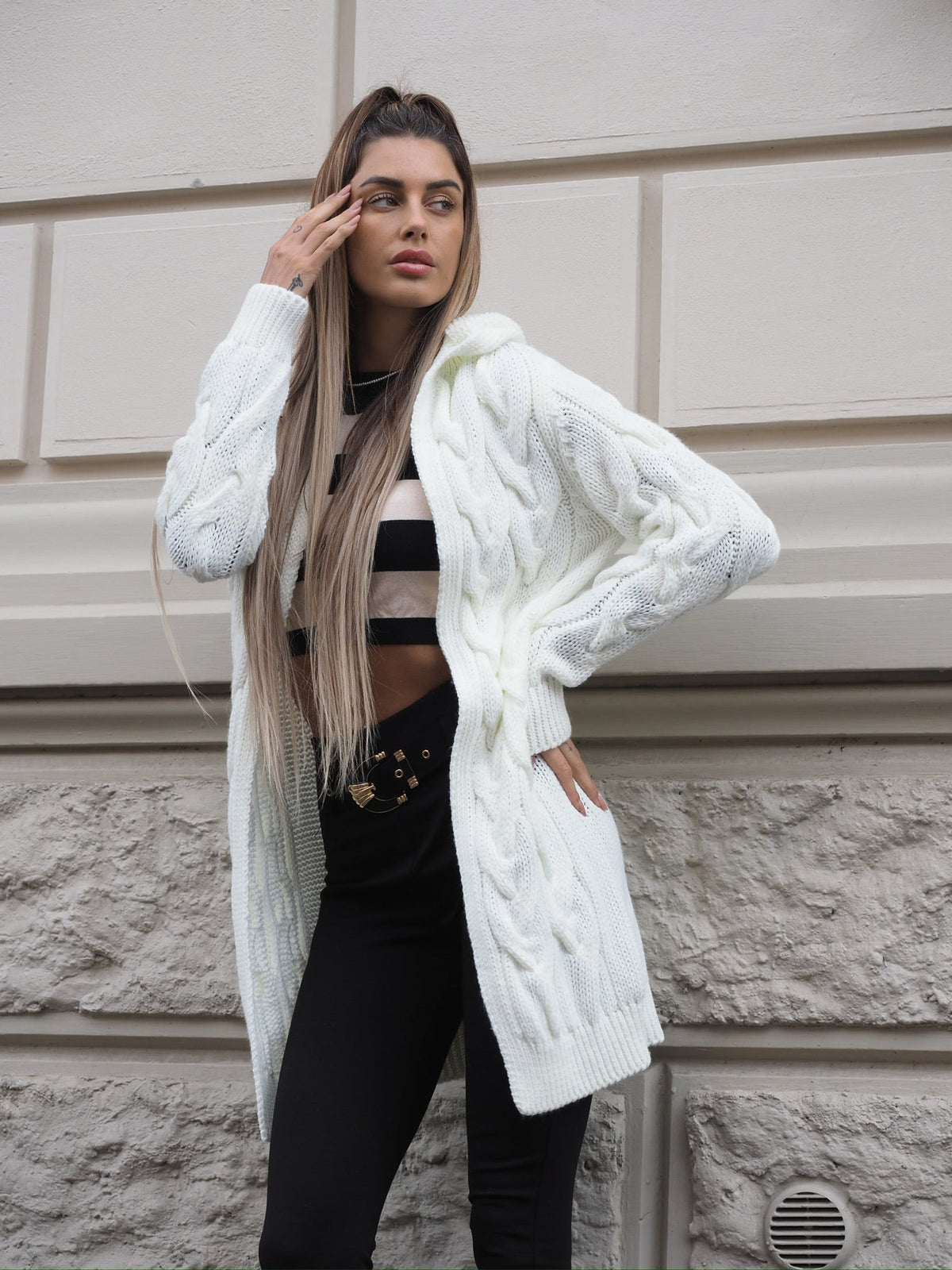 Cardigan bianco a trecce