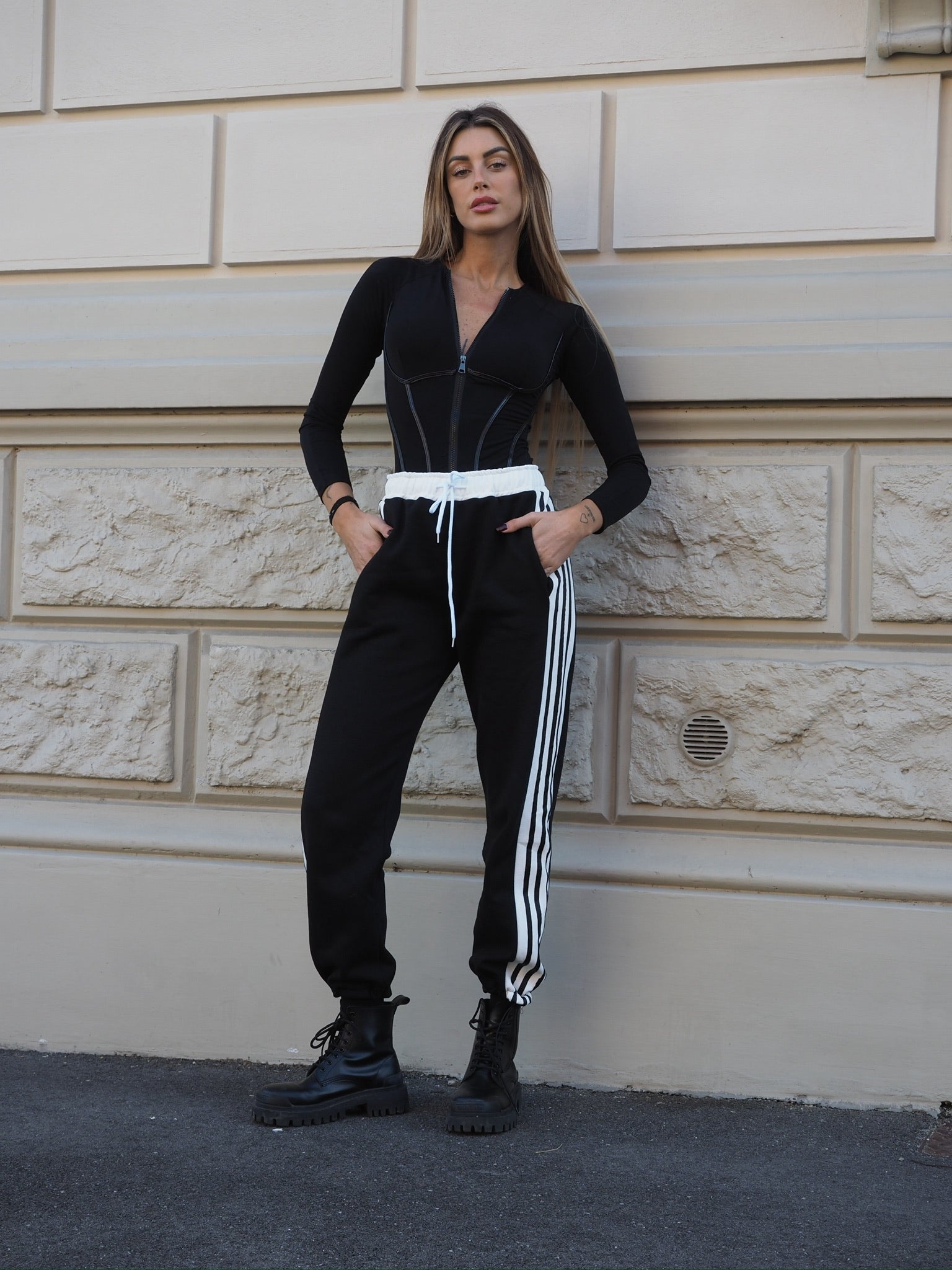 Pantalone sportivo con righe bianche