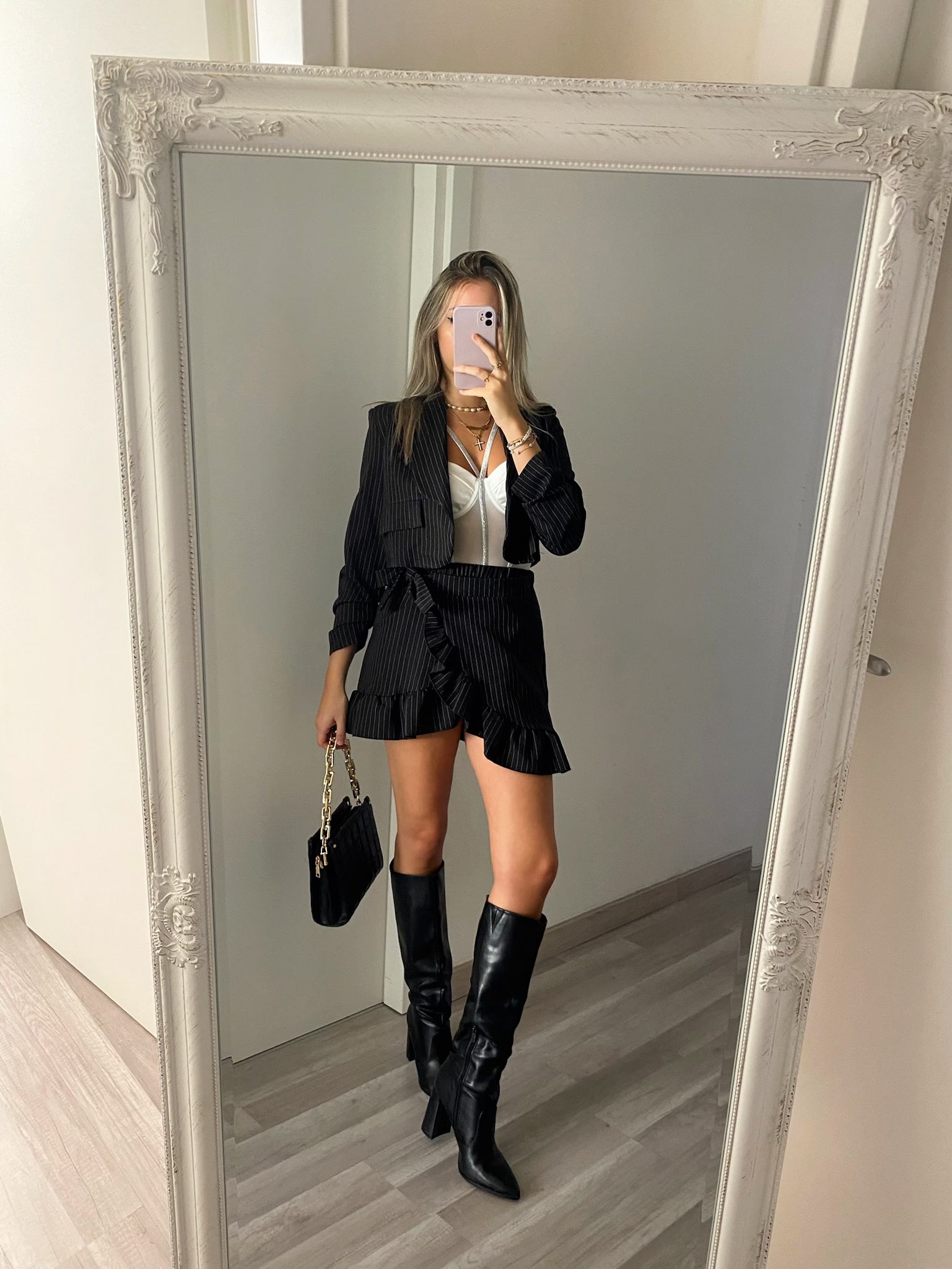 Completo giacca e gonna gessato nero
