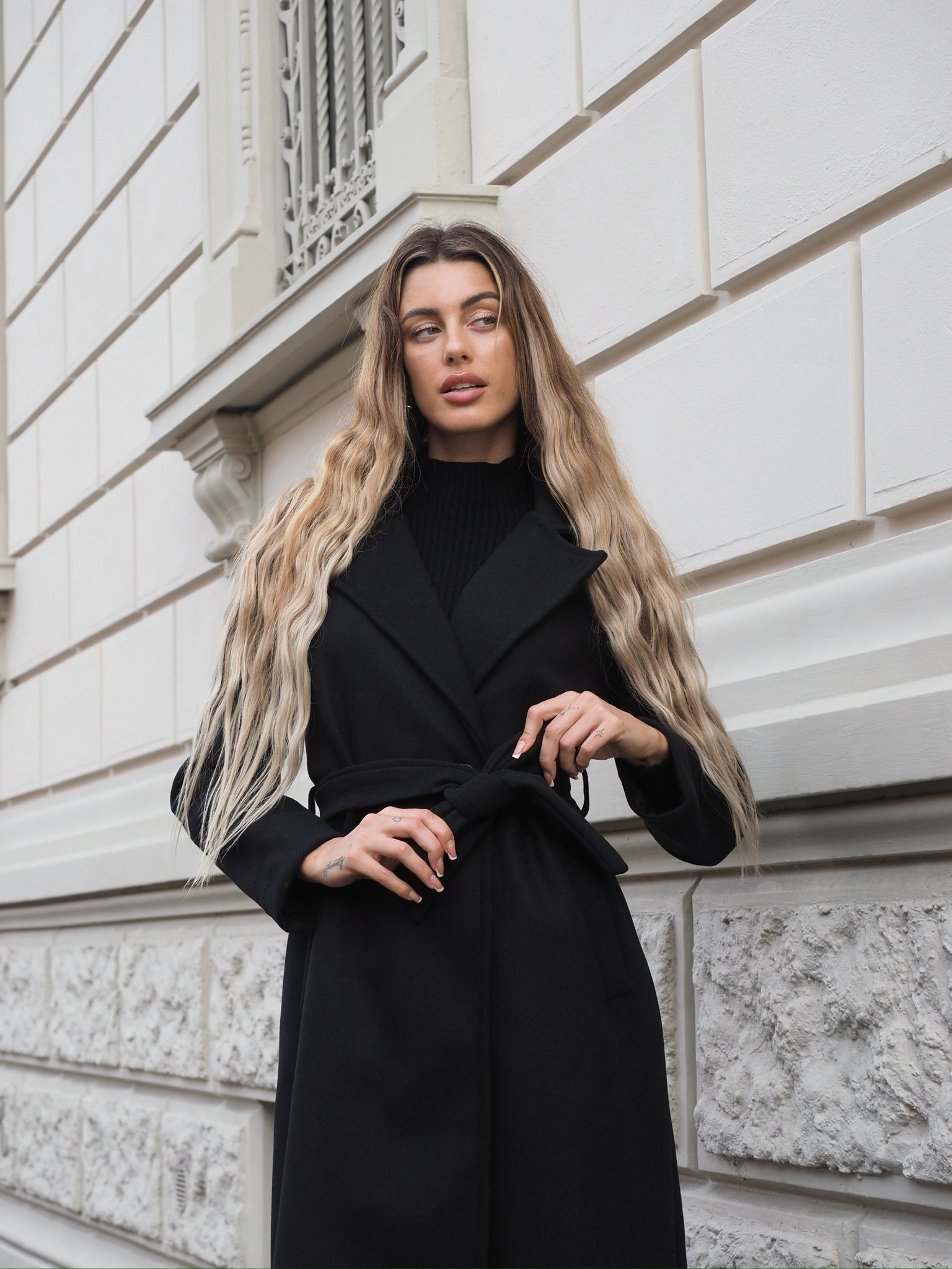 Cappotto nero con cintura