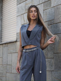 Completo smanicato e pantalone grigio
