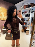 Abito con scollo in pizzo e drappeggio laterale