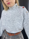 Pull grigio con bottoni gioiello