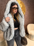 Pelliccia Ecologica con Dettaglio Nero – Oversize Glam