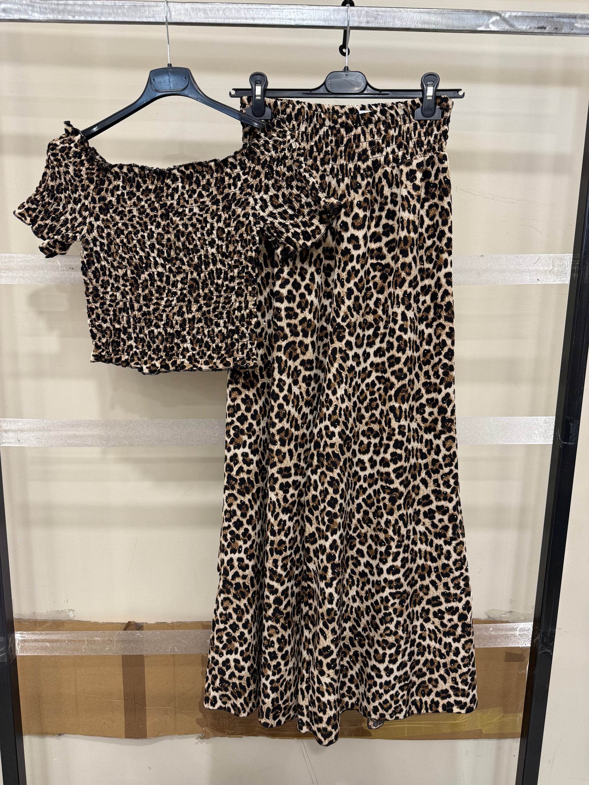 Completo top e pantalone animalier con strass