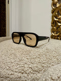 Occhiale nero con lente chiara