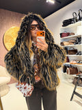 Pelliccia Ecologica con Dettaglio Nero – Oversize Glam