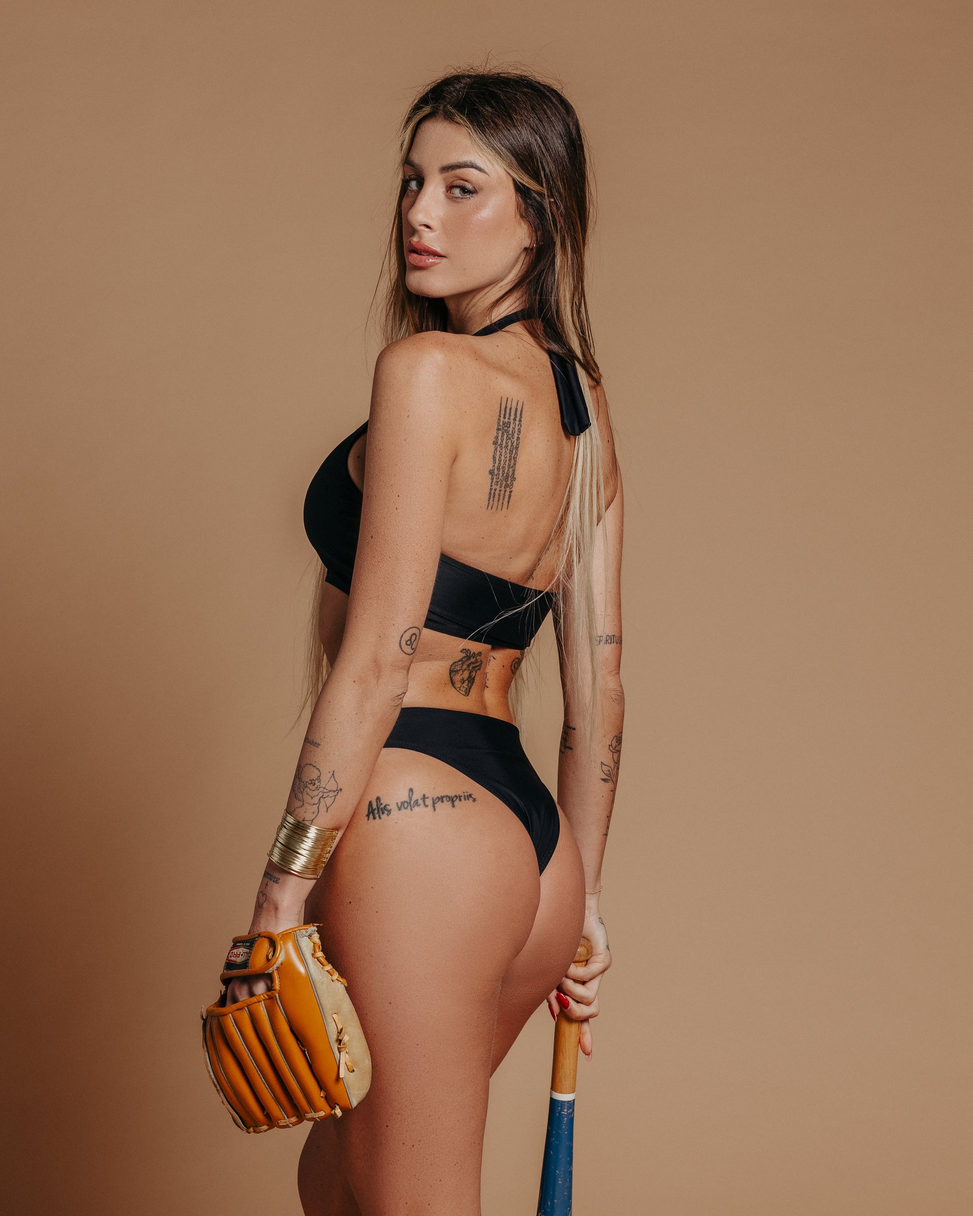 Body nero anelli oro