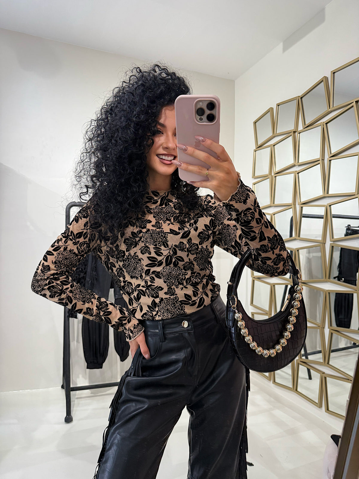 Maglia con ricamo fiori