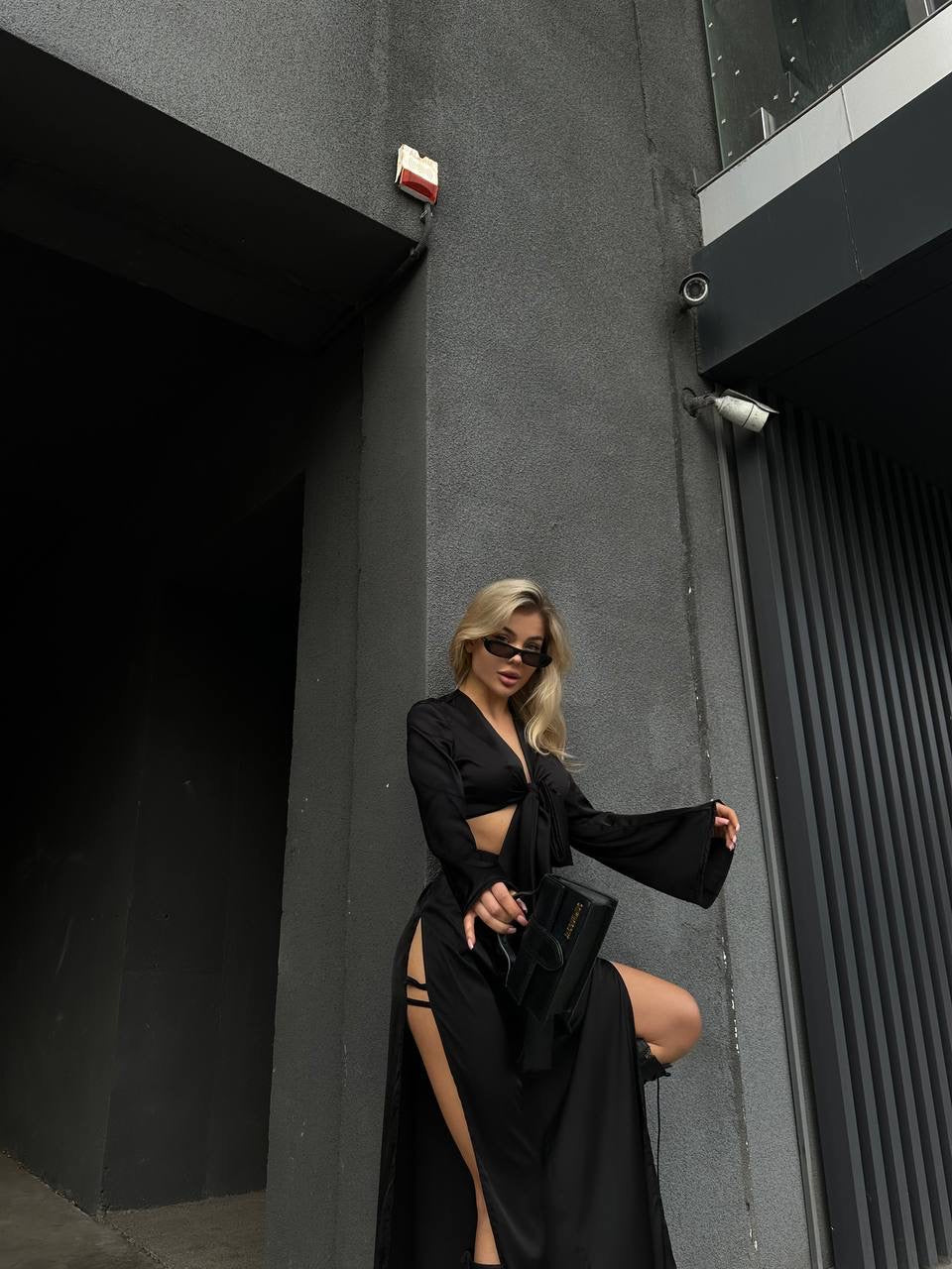 Set top e pantaloni con spacchi nero