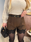 Short con pizzo e cintura