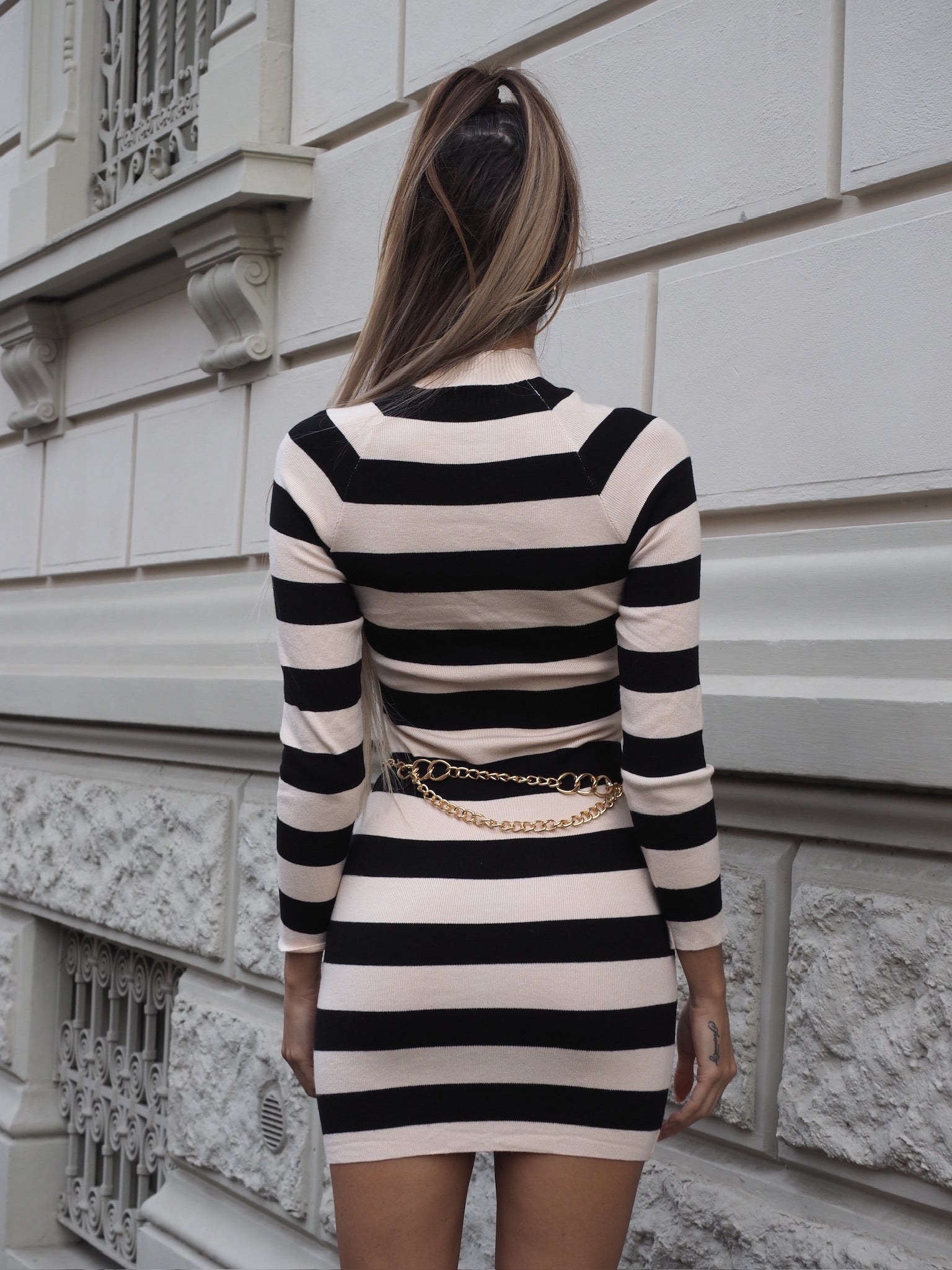 Abito in maglia crema nero a righe