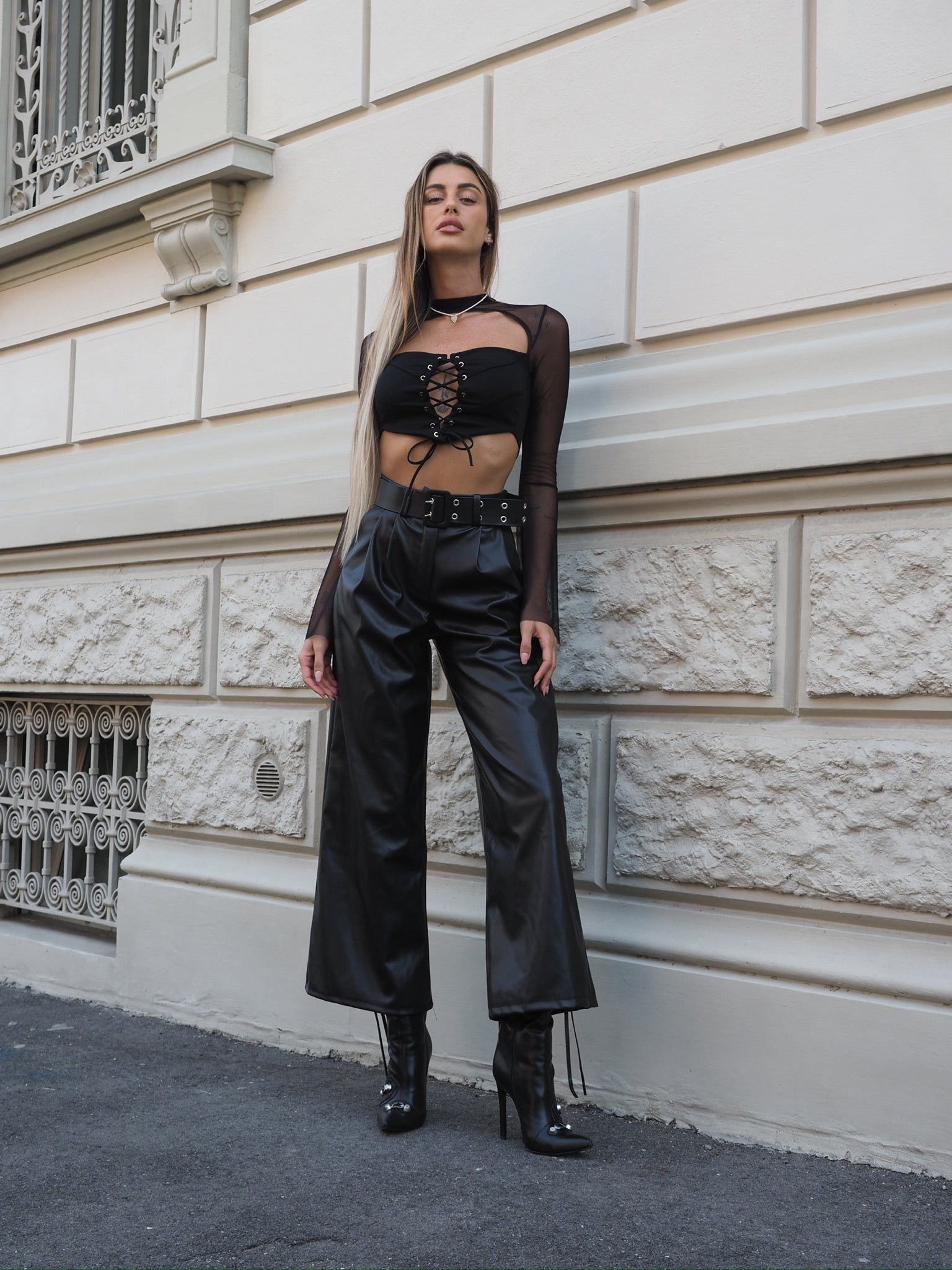 Blusa in velo con lacci