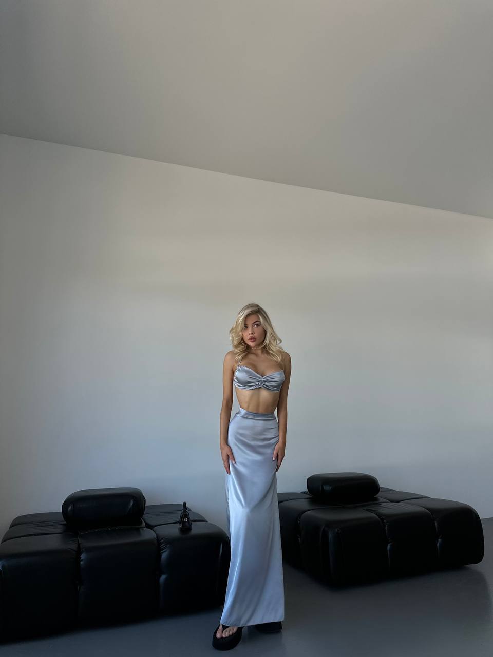 Completo due pezzi top e gonna longuette grigio