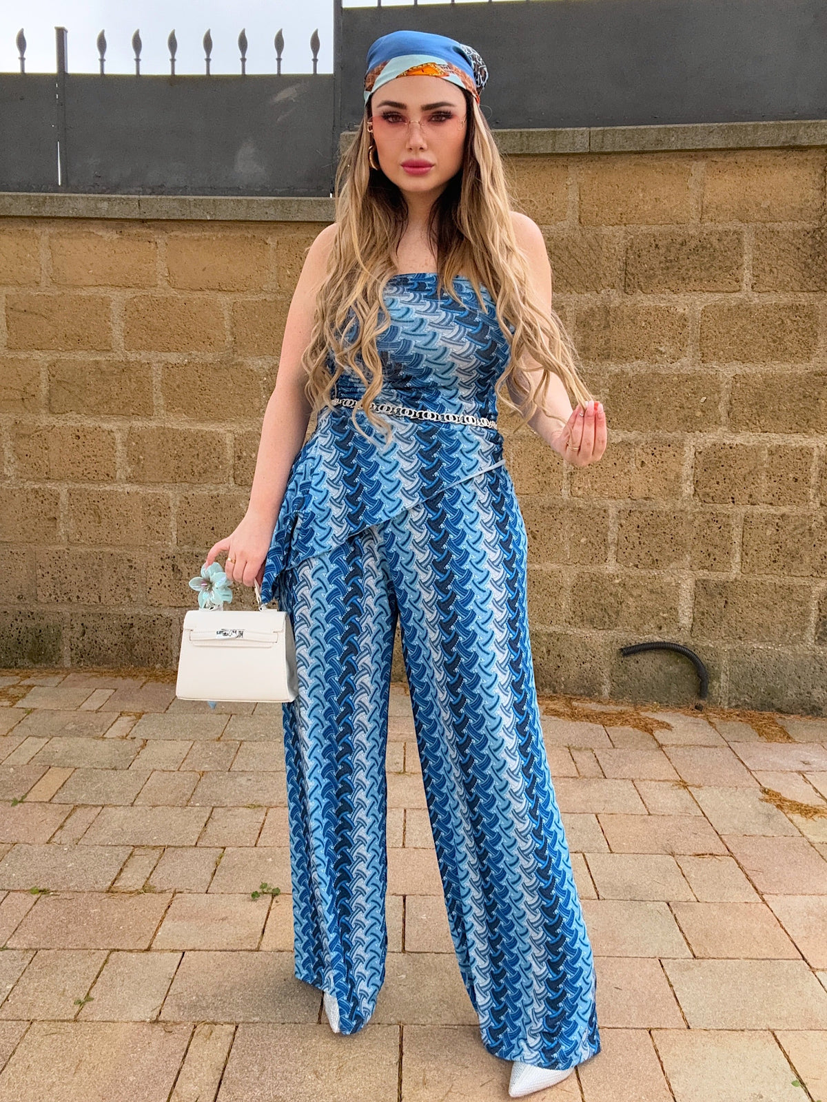 Completo blu con brillantini